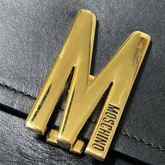 MOSCHINO black leather handbag with gold chain (handle) and gold buckle - Picture 5 of 15